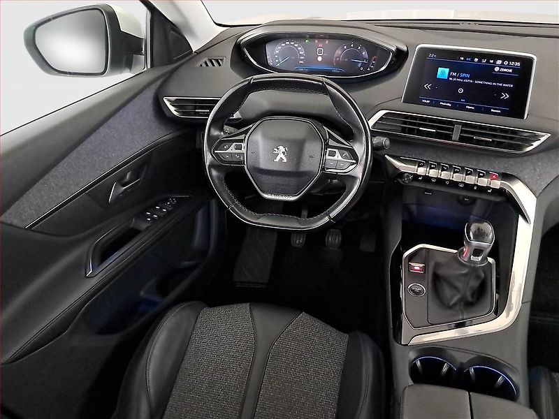 Peugeot 5008 (2019) Access PureTech 130, 7 míst - fotka 7 z 18