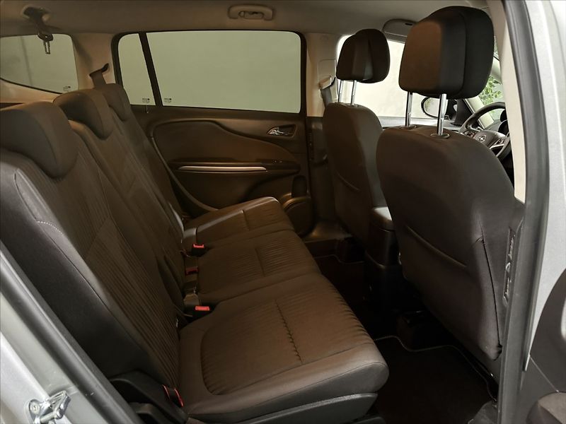 Opel Zafira 1,4   TURBO COSMO VÝHŘEV TZ - fotka 31 z 49