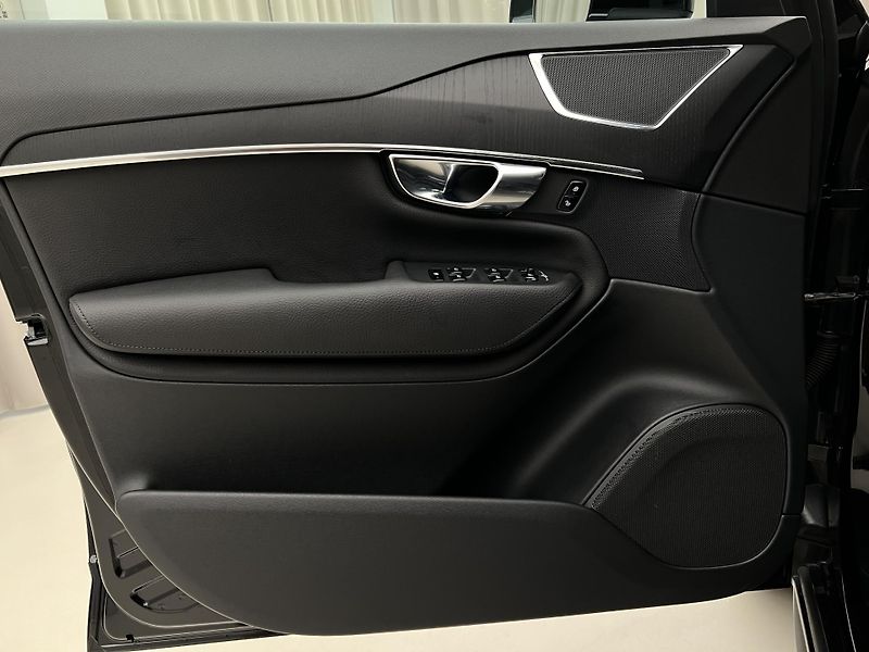 Volvo XC90 B5 AWD MOMENTUM PRO AUT - fotka 7 z 40