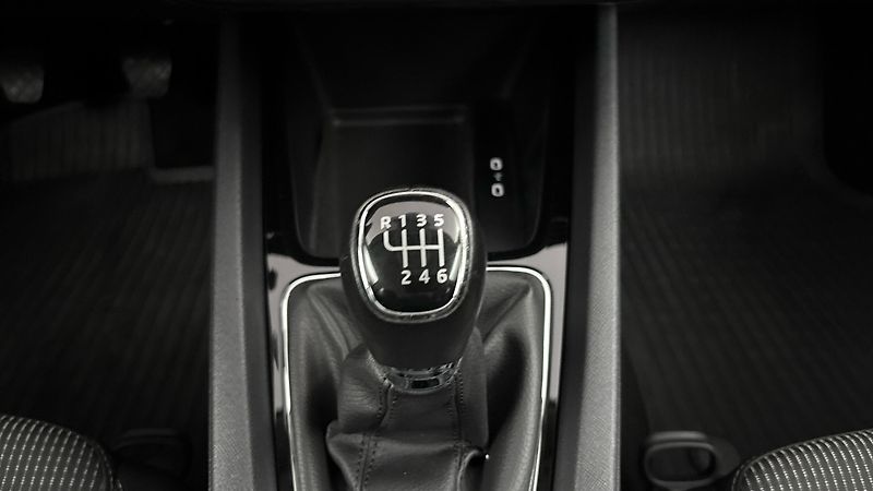 Škoda Octavia 2.0 TDI Ambition Combi - fotka 22 z 27