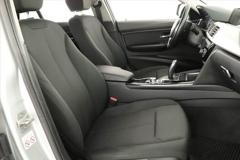 BMW Řada 3 (2017) 318 d, Automat, Tempomat - fotka 7 z 20