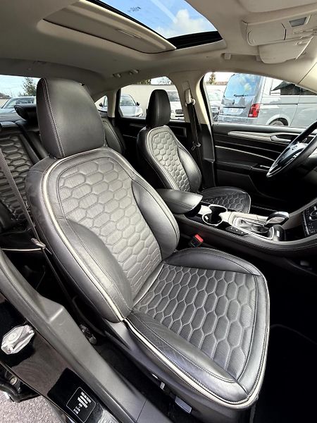 Ford Mondeo Vignale 2.0l hybrid 103 kW - fotka 15 z 21