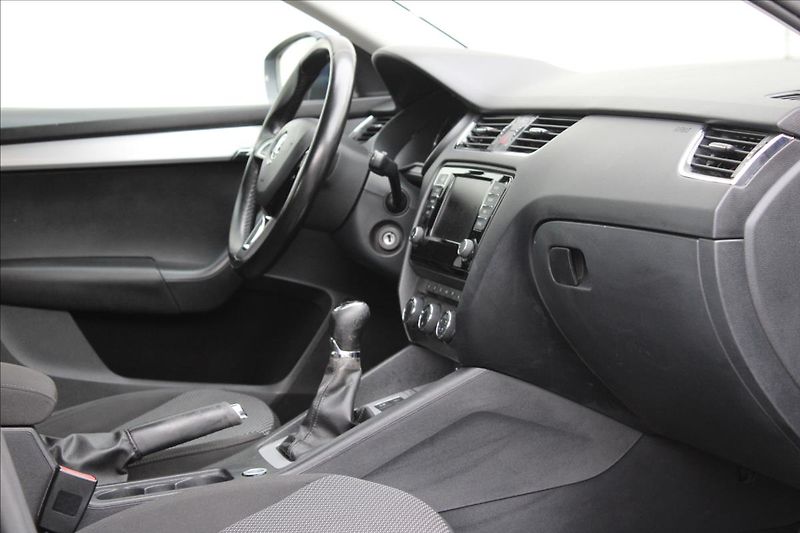Škoda Octavia 1.6 TDI/81 kW/Ambition/ CZ - fotka 29 z 39