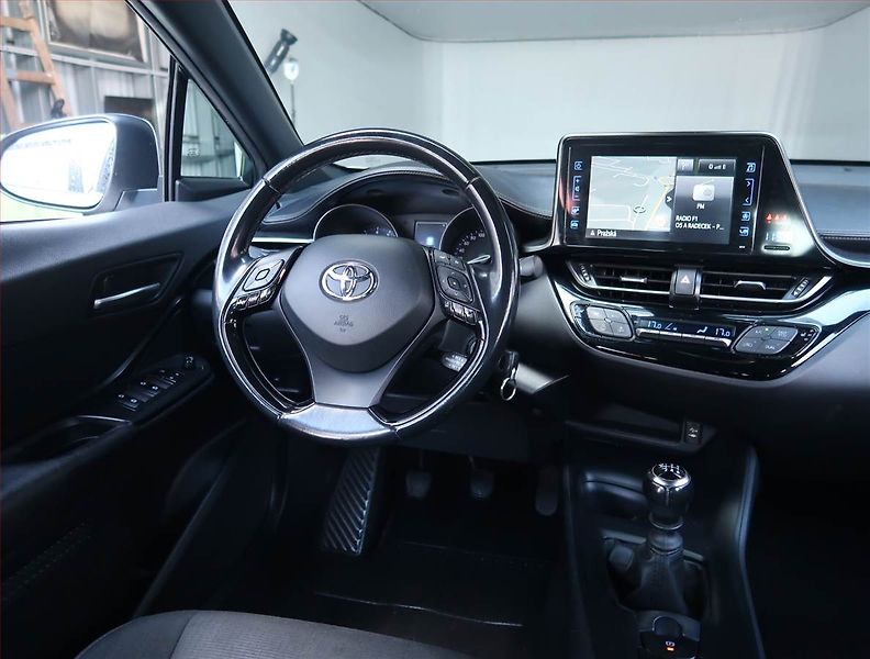 Toyota C-HR (2018) 1.2 Turbo, Navi, Tempomat - fotka 7 z 16