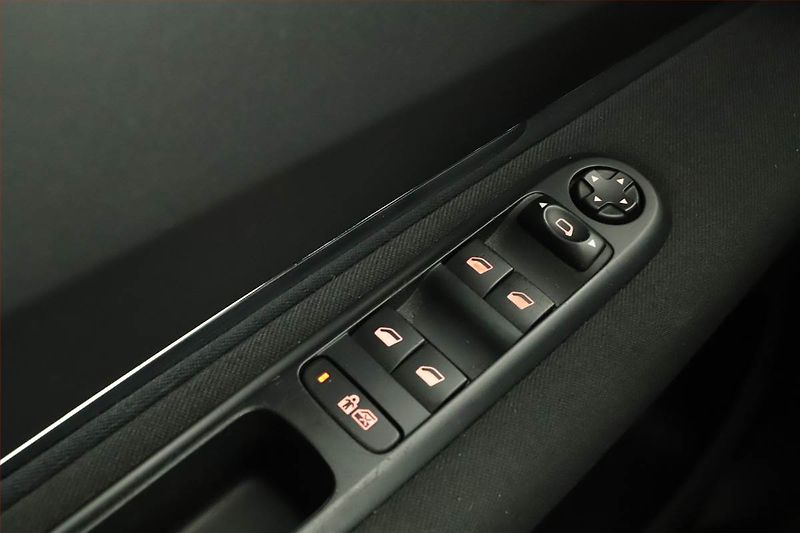 Peugeot 3008 (2012) 2.0 HDi, Navi, Tempomat - fotka 10 z 13