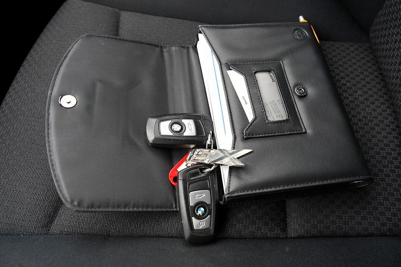 BMW X3 2.0d xDrive/manuál/navi/ČR - fotka 38 z 38