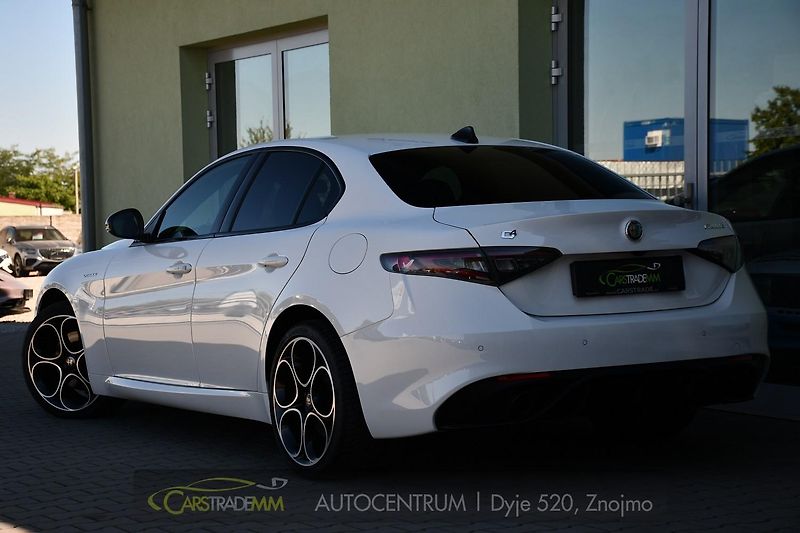 Alfa Romeo Giulia 2.0 TURBO 16V 206kW Q4 VELOCE - fotka 3 z 42