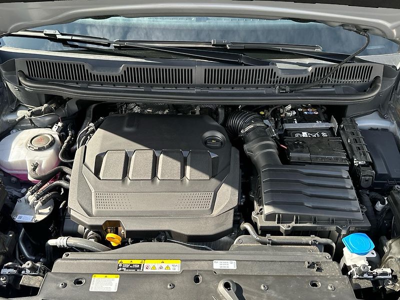 Volkswagen Caddy 2.0 TDI Life DSG - fotka 17 z 22