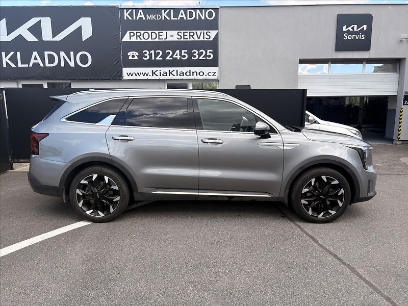 Kia Sorento 2,2 2,2 CRDi 4x4 8DCT TOP - fotka 2 z 6