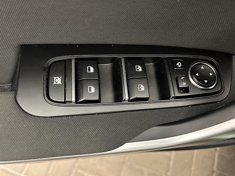Kia Ceed 1.5 T-GDi GPF TOP (2025) - fotka 16 z 23
