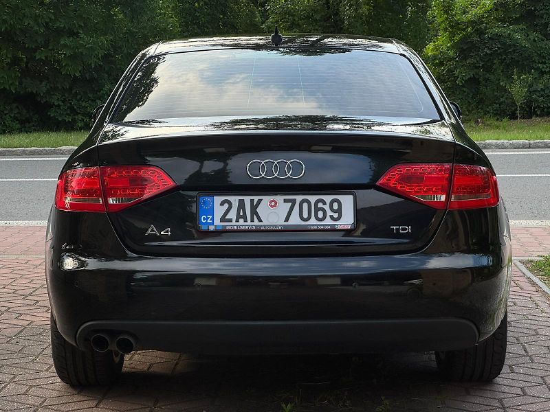 Audi A4 (2012) 2.0TDi ČR VÝBAVA SERVIS ČIDLA - fotka 5 z 26