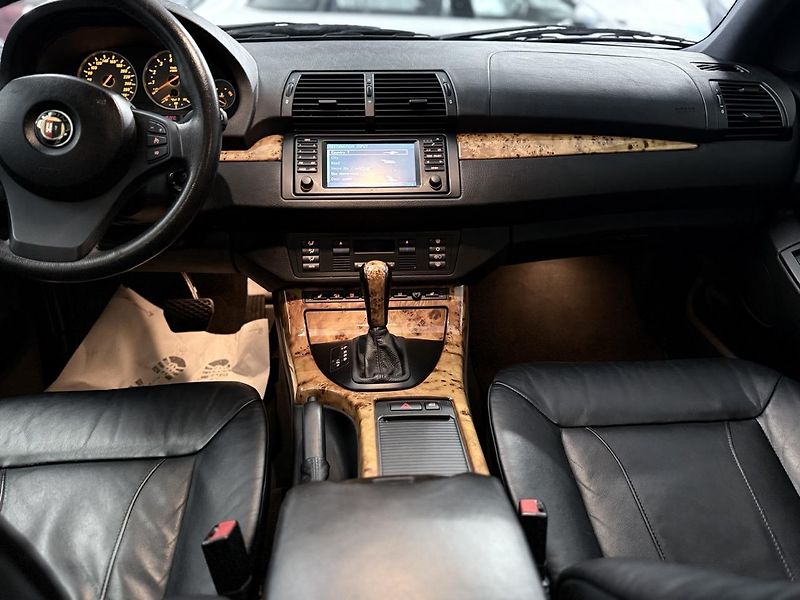 BMW X5 (2005) 4.8 IS V8,JEDINEČNÁ MOTORIZACE - fotka 30 z 33