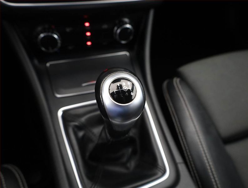 Mercedes-Benz Třídy A (2017) Style A 180 d, Kůže, Navi - fotka 13 z 20