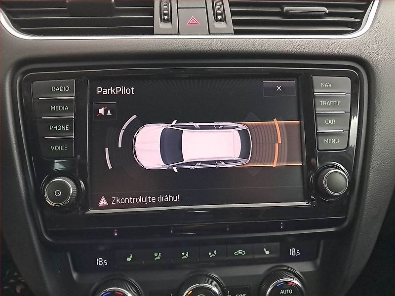 Škoda Octavia (2015) 2.0 TDI, 4X4, Automat, Navi - fotka 17 z 22