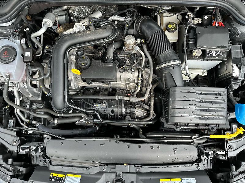 Škoda Kamiq 1,0 TSI / 85 kW Selection - fotka 21 z 22