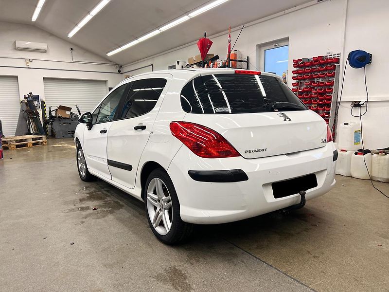 Peugeot 308 1.6HDi 68kW - fotka 5 z 17