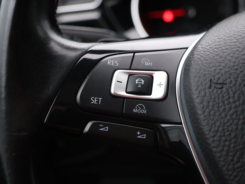 Volkswagen Touran 2,0 TDI 110kW DSG Sound 7-Míst - fotka 19 z 34