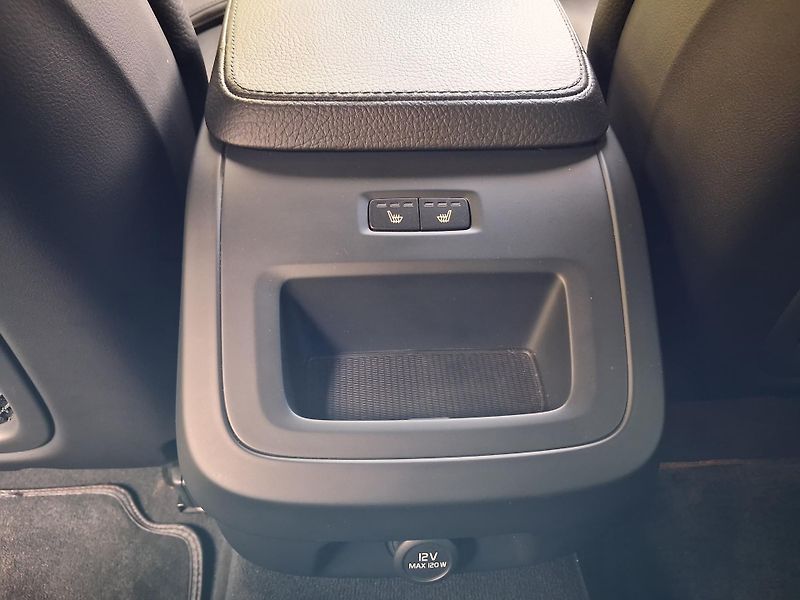 Volvo V90 (2017) 2,0 D5 173kw SERVISKA TOP STAV - fotka 18 z 51