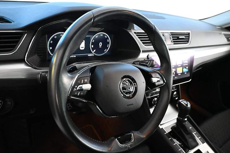 Škoda Superb (2022) 2.0 DSG LED ACC Virtual Tažné - fotka 13 z 37