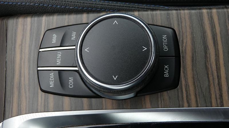 BMW Řada 5 540d xDrive M Sport - fotka 18 z 26