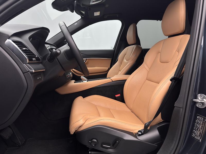 Volvo XC90 T8 AWD RECHARGE DARK PLUS CZ  - fotka 3 z 51