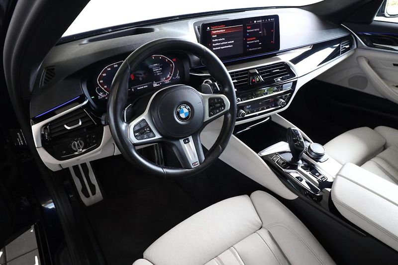 BMW Řada 5 530d xDrive Touring - fotka 5 z 33