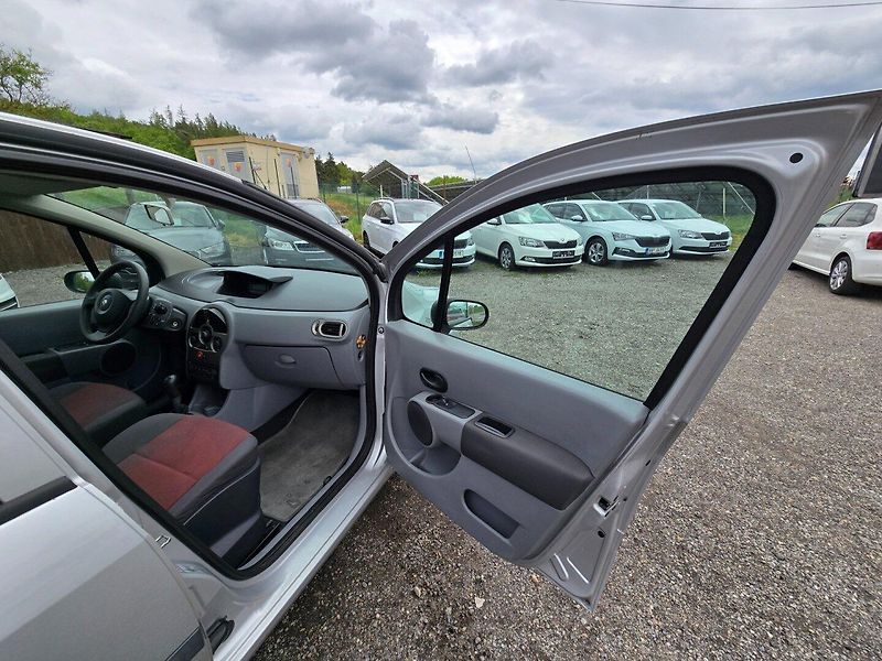 Renault Modus (2007) 1.2 55KW klima 2 - fotka 20 z 23