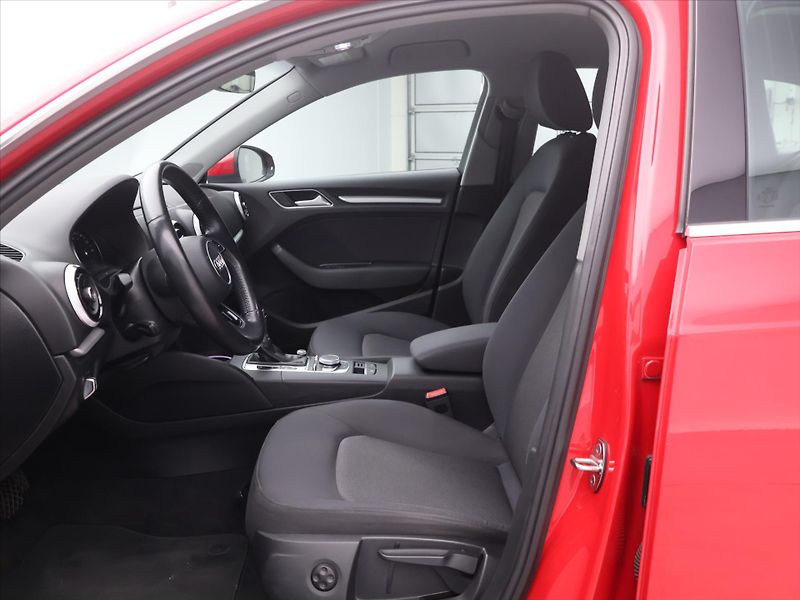 Audi A3 1,6 TDI 81kW Automat CZ - fotka 11 z 28