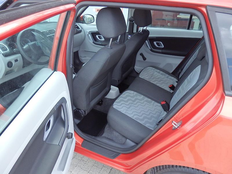 Škoda Fabia 1.4 16V KLIMA ZÁLOHOVÁNO - fotka 7 z 15