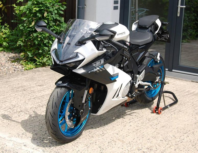 CFMOTO (2026) 675 SR-R WHITE - fotka 8 z 25