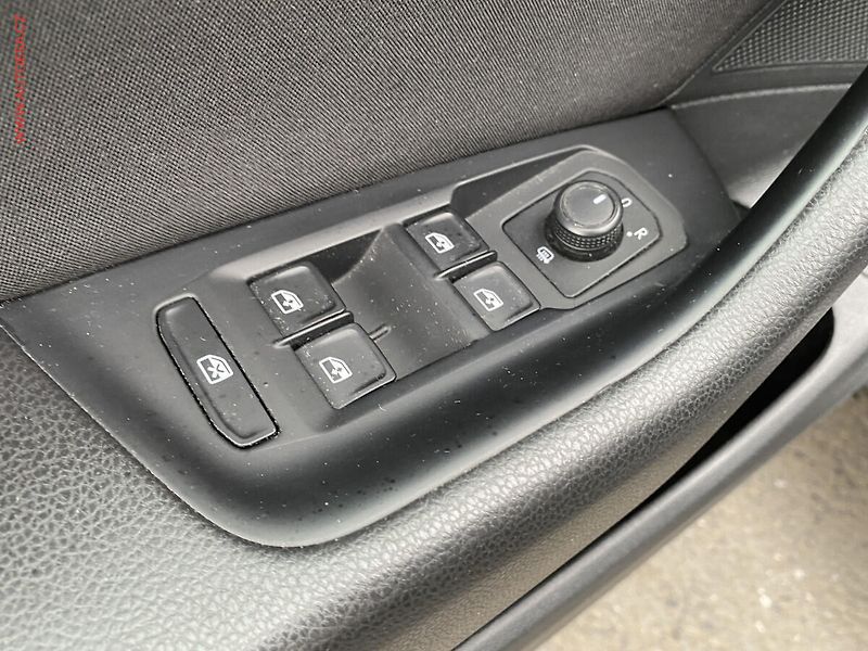 Volkswagen Passat (2018) 2.0TDi, DSG, navi, kamera - fotka 13 z 18