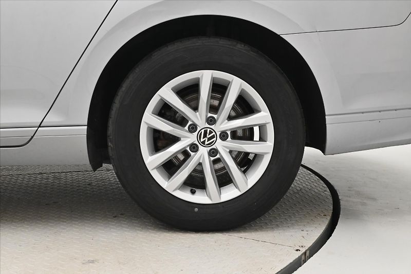 Volkswagen Passat 2,0 TDI 110kW DSG Business Zár - fotka 32 z 32