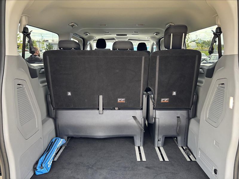 Ford Tourneo Custom 2,0 125kW L2 Titanium  DPH - fotka 12 z 44