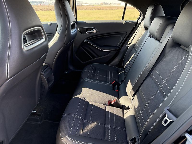 Mercedes-Benz Třídy A 180i SPORT LED NAVI SERVISKA - fotka 28 z 37
