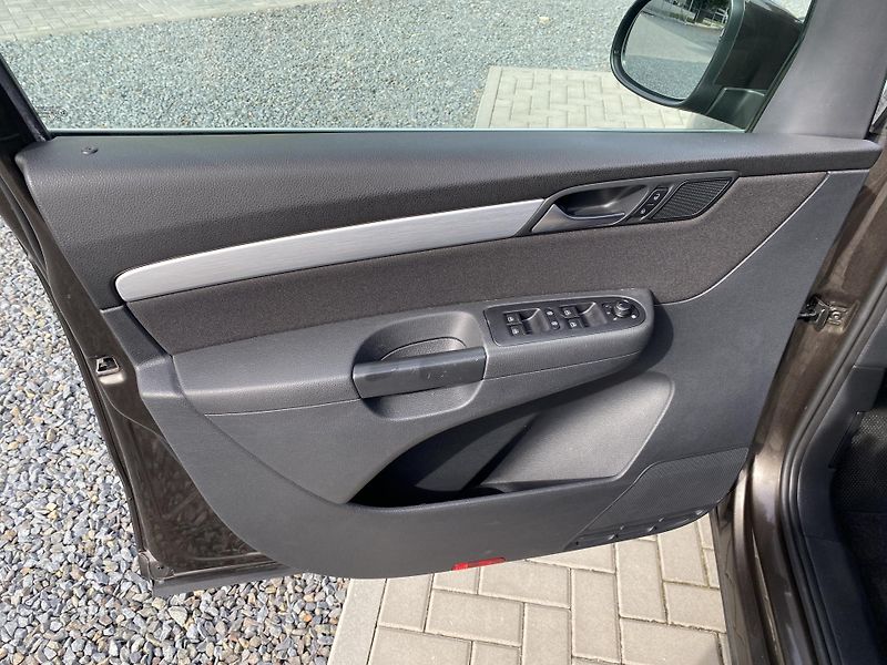 Volkswagen Sharan 1.4 TSI 110kW-7MÍST-NAVI-TAŽNÉ - fotka 13 z 39