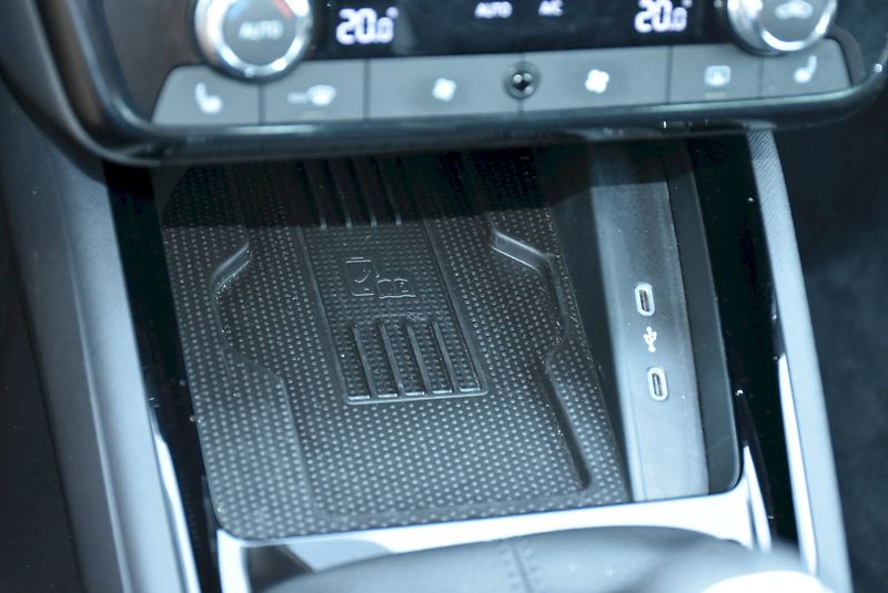 Škoda Kamiq (2025) Top Selection 1.0 TSI 85kW DSG - fotka 16 z 25