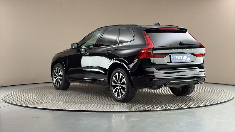 Volvo XC60 2.0 B4 AUT AWD Plus Dark - fotka 2 z 28