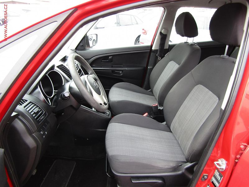 Kia Venga (2010) 1.4CVVT, ČR, TZ - fotka 9 z 17