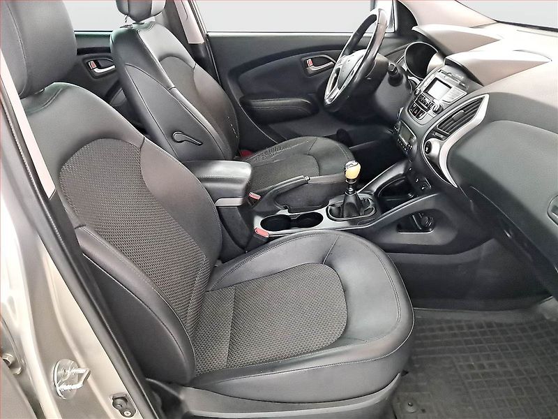 Hyundai ix35 (2011) 2.0 CRDi, 4X4, Tempomat - fotka 9 z 18