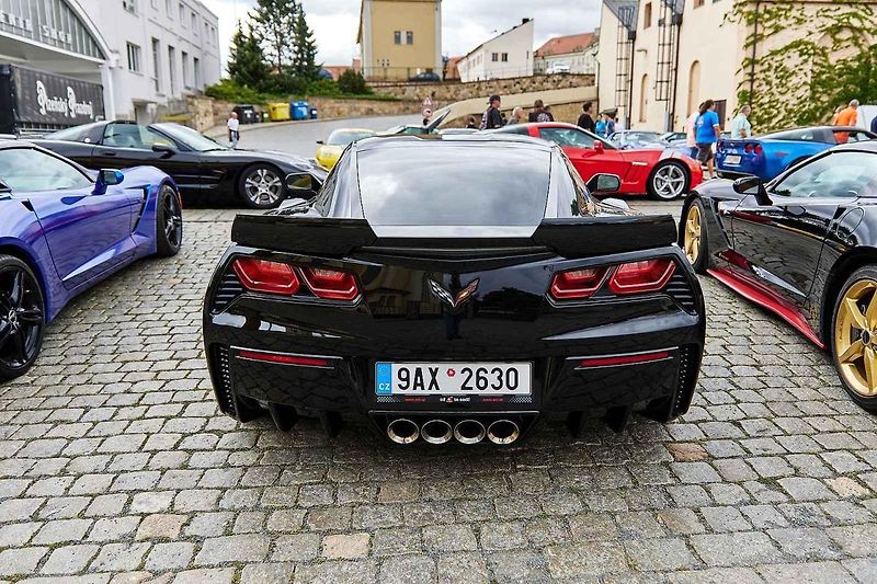 Americké automobily Corvette na 21. ročníku tradičního srazu v areálu Plzeňského Prazdroje.