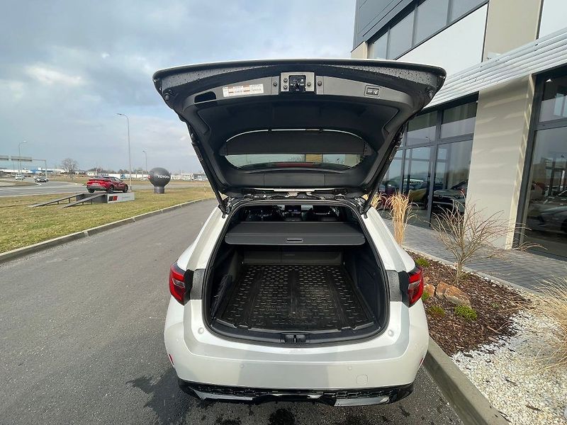 Toyota Corolla 2.0 Hybrid GR SPORT - fotka 12 z 28