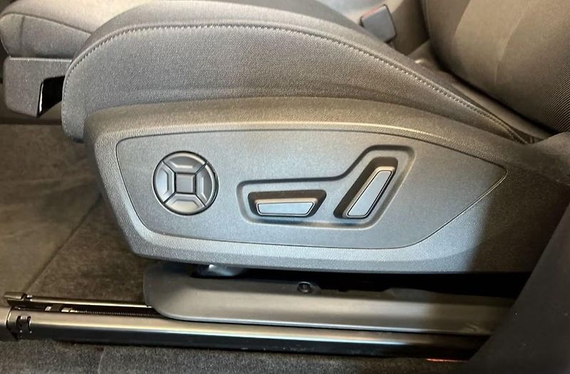 Audi Q6 e-tron Comfort 360kam Tech Plus Tažné - fotka 18 z 20