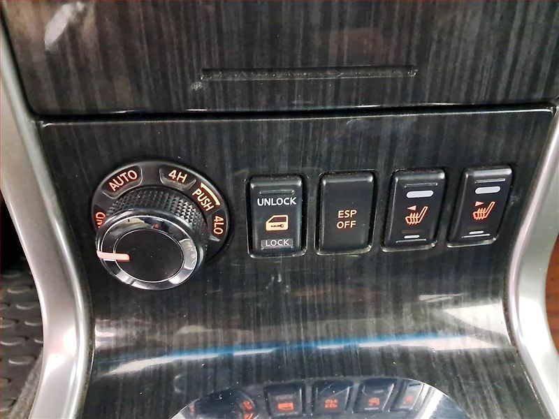 Nissan Pathfinder (2011) 2.5 dCi, 4X4, Automat, 7 míst - fotka 22 z 27