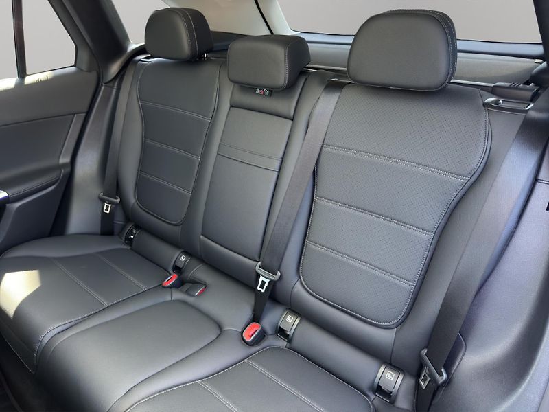 Mercedes-Benz GLC (2025) 200 4MATIC - fotka 22 z 23