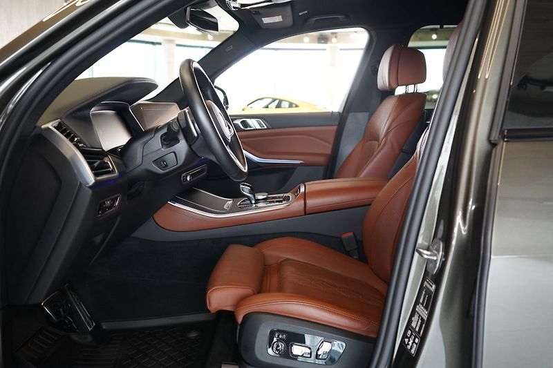 BMW X5 30d xDrive, Vzduch, Nezávislé - fotka 18 z 49