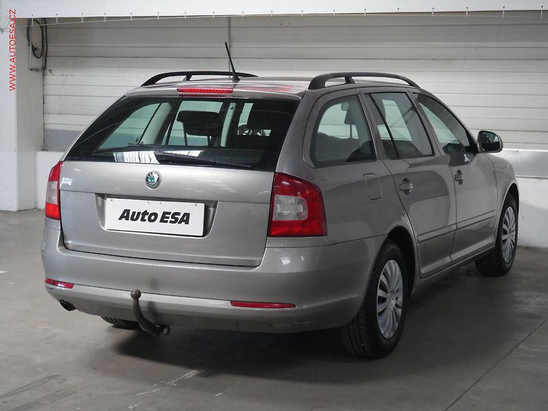 Škoda Octavia (2012) 1.6 TDI, ČR, AC, TZ, temp - fotka 6 z 17