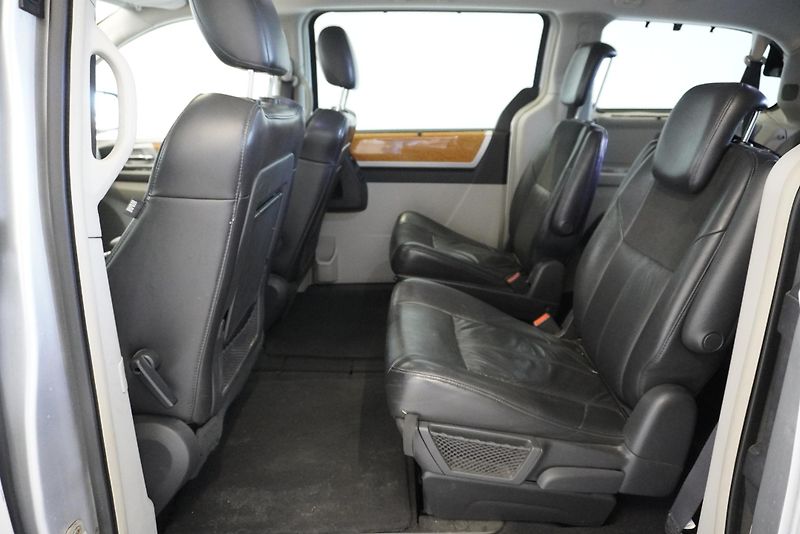 Chrysler Grand Voyager 3,8I LIMITED AUT. - fotka 23 z 30