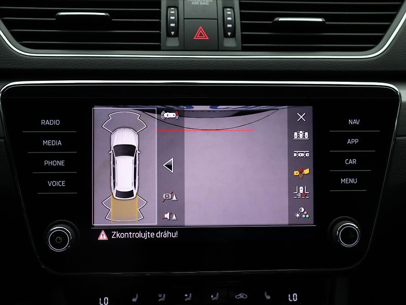 Škoda Superb 2,0 TDI DSG 4x4 CZ Style DPH - fotka 23 z 33