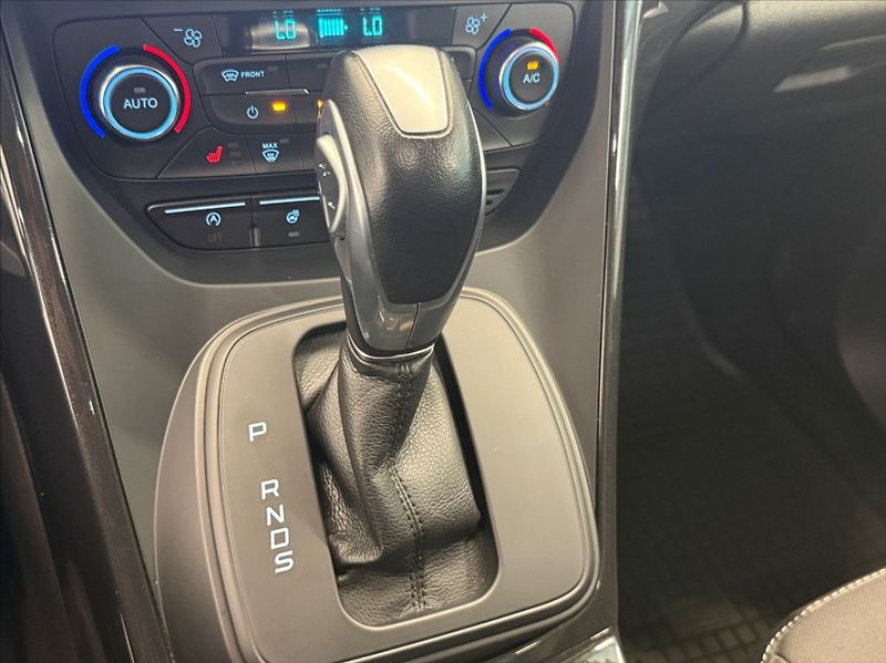 Ford Kuga 1,5 EcoBoost TITANIUM CZ - fotka 19 z 19
