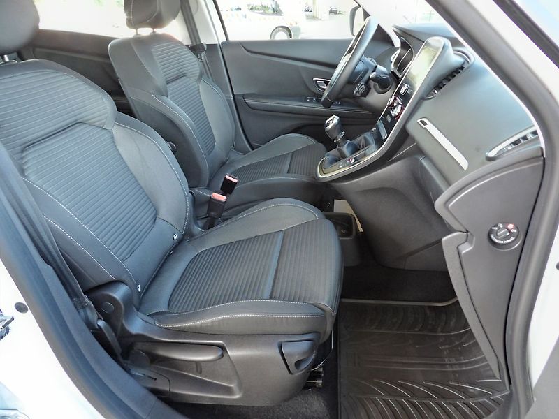 Renault Grand Scénic 1.7dCi Navi 7 míst Tažné - fotka 19 z 31